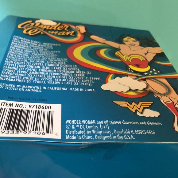 Wonder Woman An Eye For Justice Eyeshadow Palette - Picture 9 of 9